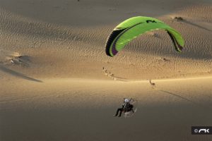 Tony Gibson flying Niviuk Dobermann in the desert in Dubai