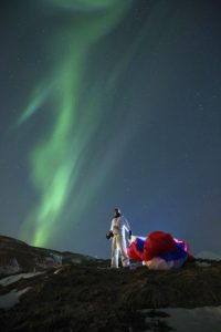 Horacio Llorens bajo aurora boreal. Foto: © Red Bull Media House