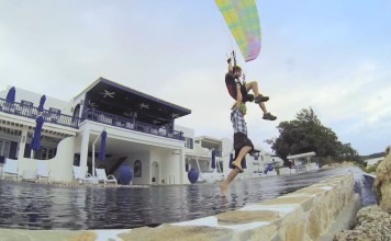 El viento esta fuerte para volar. ¡Entonces juguemos! Too much wind?