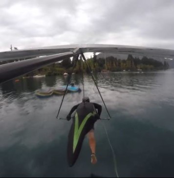 Ala delta, aproximación a toda velocidad.