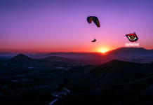 Atardecer en parapente Volando con el parapente BGD Base ya casi de noche