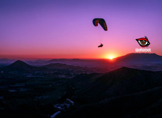 Atardecer en parapente Volando con el parapente BGD Base ya casi de noche