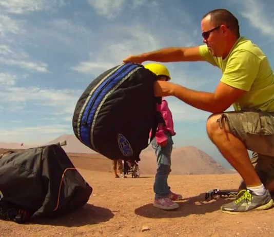 Parapente: Un padre lleva a su hija de tres años a volar y esto es lo que paso