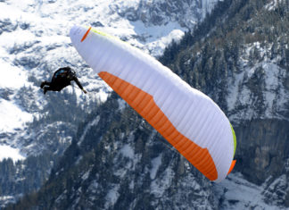Advance lanza su primer parapente de Acro: Omikron