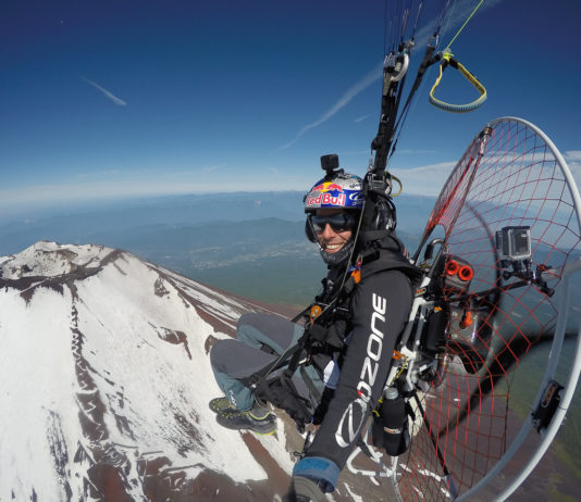 Paramotor over Mount Fuji, 4200m! Pal Takats - paramotor over Mount Fuji.