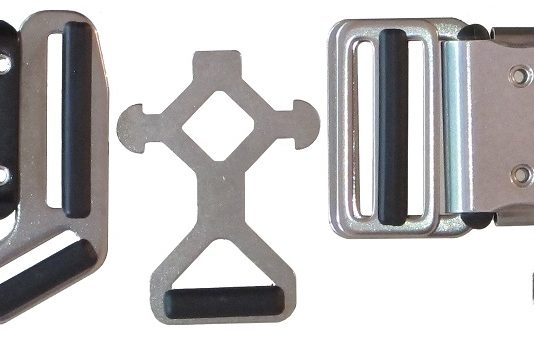 DHV llama a revisar hebillas de arnés Finsterwalder Click-Lock y T-Lock