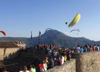 Awesome Monumental Acro at FIA El Yelmo in Spain!