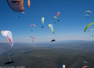La bandada de parapentes en Piedrahita, II Open Iberico de parapente