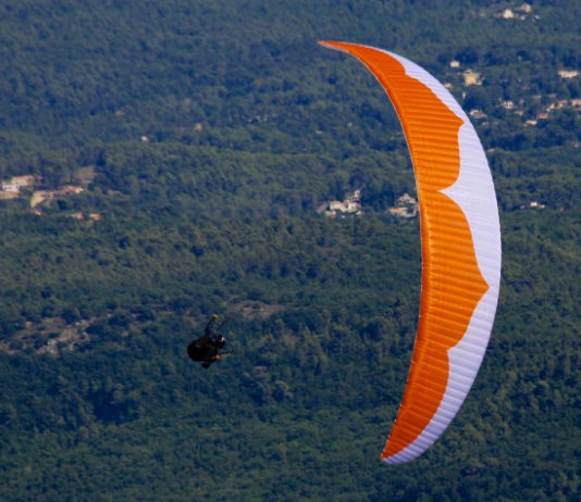 Ozone presenta parapente Zeno, EN D avanzado