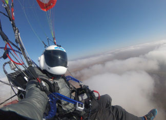 El reto de cruzar España en Paramotor por los niños del Sáhara, por Moncho