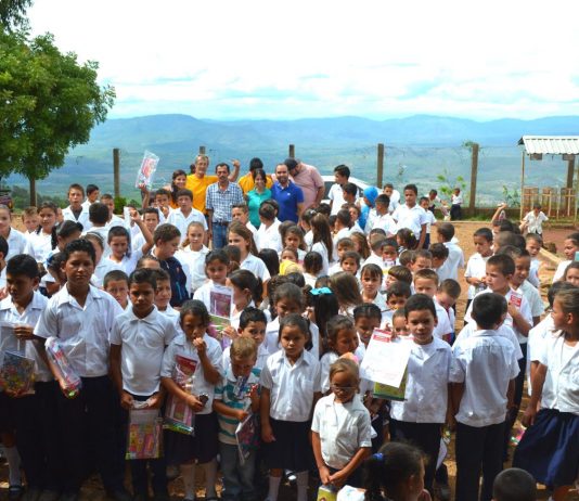 El Parapente lleva sonrisas a niños de Honduras