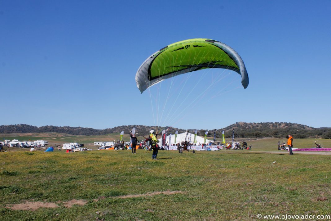 ITV Boxer 2, parapente de paramotor destinado a la iniciación