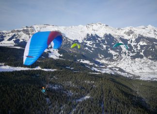 Volando en Grindelwald, Suiza con el Advance Iota 2