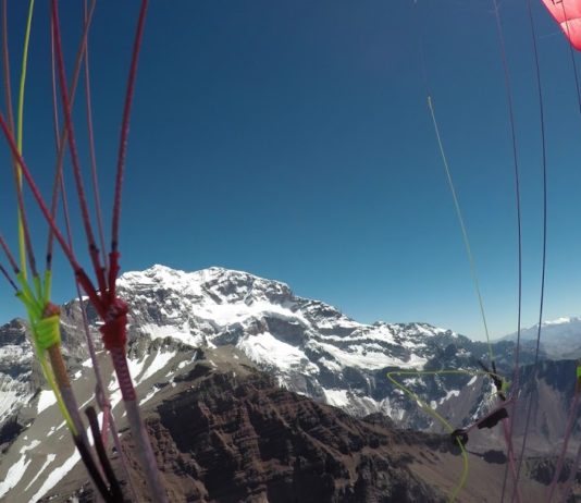 Paragliding from Aconcagua, 7000m: “Our objective was to have fun in the descent!”