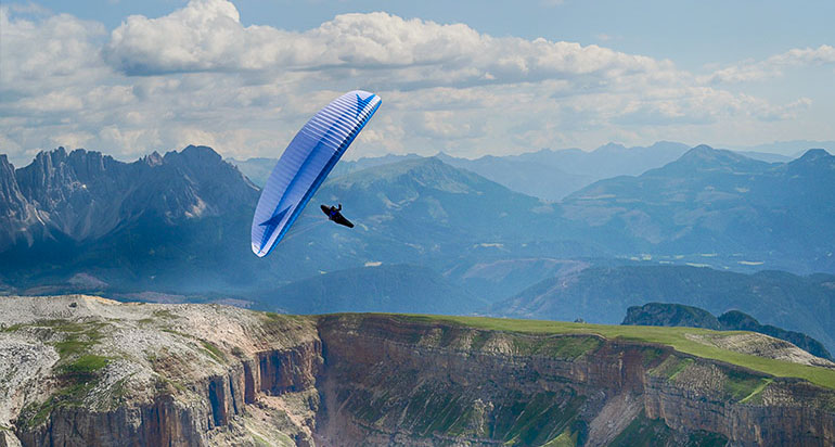 Swing launches paragliders Helios RS & Twin RS2 - ojovolador.com