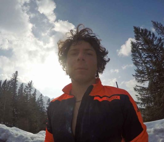 Fabian Buhl escala y desciende en parapente desde Cerro Torre por 1ª vez