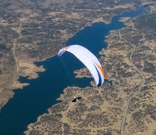 Dani Martinez ganador mangas 1 y 2 del Campeonato de España de Velas B. Dani Martinez en Skywalk Cumeo