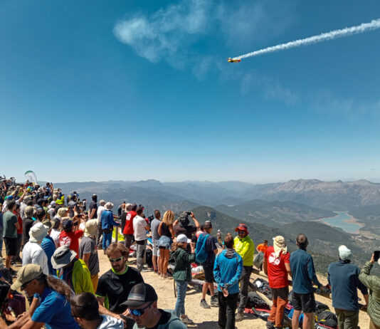Arranca FIA El Yelmo con espectáculo y vuelo
