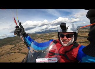 Video: Paragliding, capitalizing the bad decisions in competition