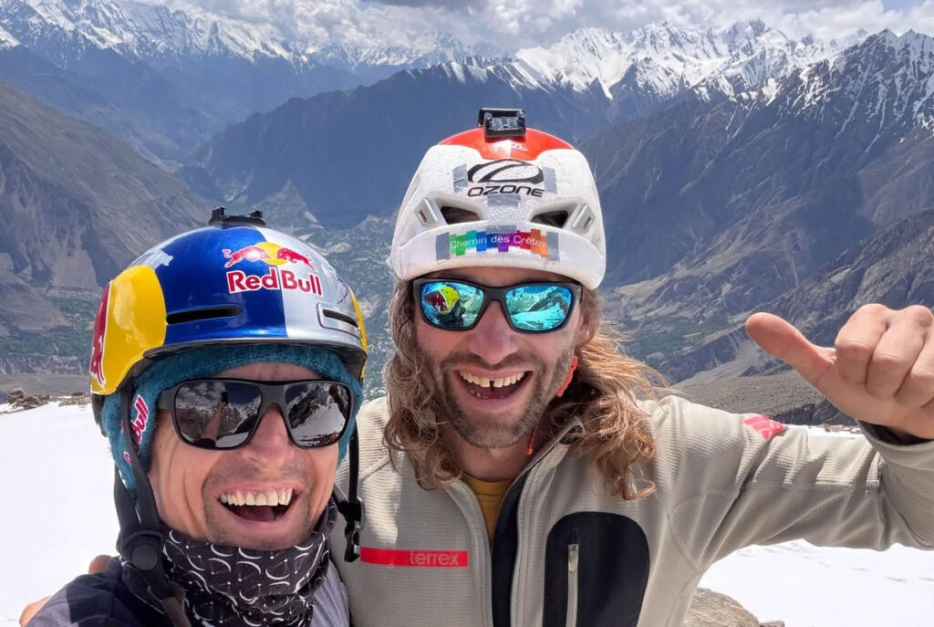 Antoine Girard 400 km de tringulo FAI en Pakistán, nuevo hito en la historia del parapente. 1 Antoine Giurar y Veso Ovcharov estrategia de equipo en Pakistan.