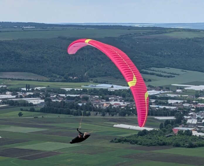 Portada Sky Country Parapente Sky Country en vuelo