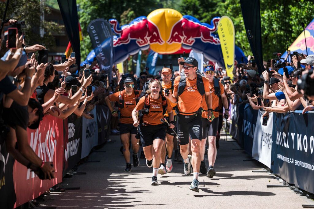 La Red Bull X-Alps 2027 batirá su récord de participación: 37 atletas y siete mujeres 1 Salida de la Red Bull X-Alps 2025